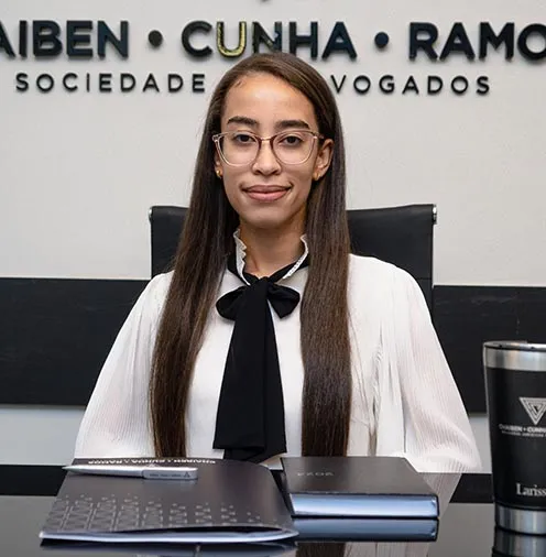 Larissa Corradini - Advogada Associada